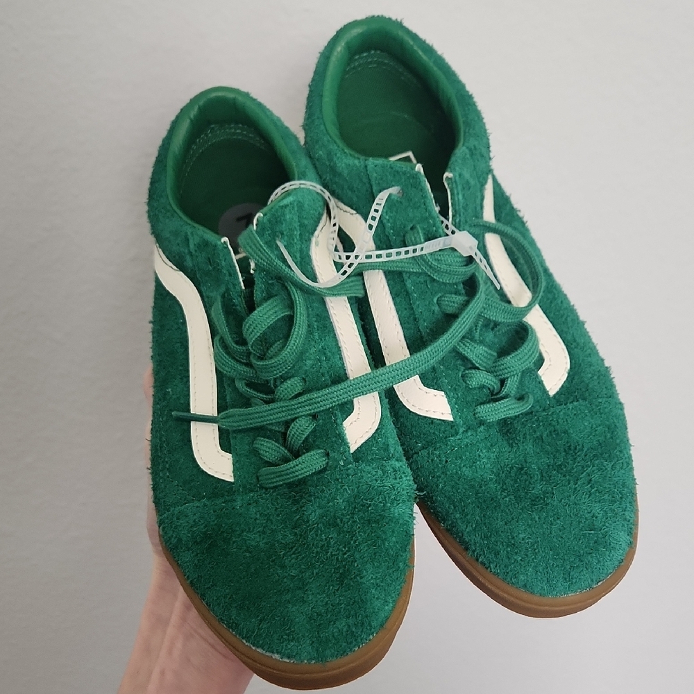 NWT Vans Old Skool Lowpro Fluffy Suede Gum Sole Sneaker - Picture 4 of 10